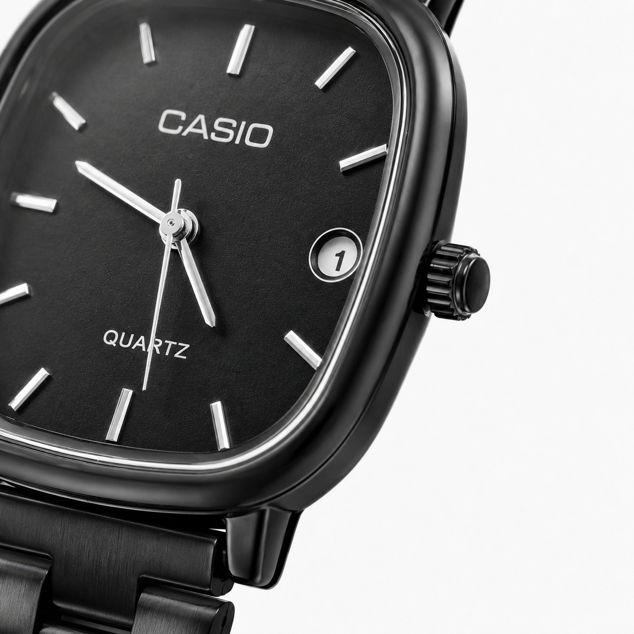 Montre Femme Casio Quartz Noire – Cadran Carré Élégant avec Bracelet Métallique Noir et Détails Argentés